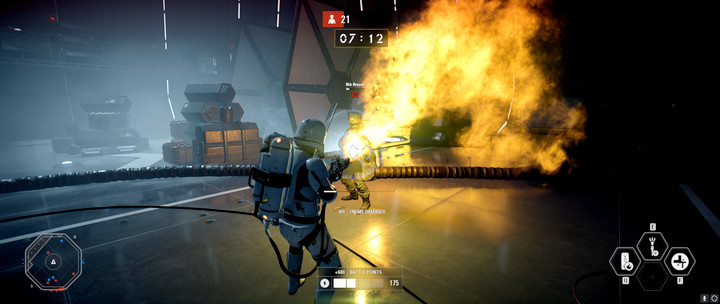 Miotacz ognia zadaje obrażenia w czasie - Star Wars Battlefront 2: Klasy jednostek wsparcia - Star Wars Battlefront 2 - poradnik do gry