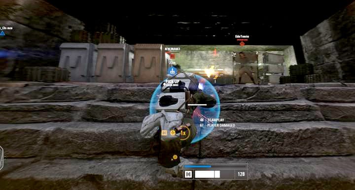 Kucanie z tarczą i stały ostrzał przy postuwaniu się do przodu - dobra strategia na początek podczas gry ciężkim strzelcem - Star Wars Battlefront 2: Ciężki strzelec - opis klasy, bronie, umiejętności - Star Wars Battlefront 2 - poradnik do gry