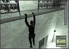 Przejdź balkonem w prawo, do wąskiego przejścia - Etap 2 (1) | Police Station | Tom Clancys Splinter Cell - Tom Clancys Splinter Cell - poradnik do gry