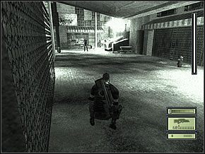 Jeszcze kilka kroków i zobaczysz przejeżdżającą ciężarówkę - Etap 2 (1) | Chinese Ambassy | Tom Clancys Splinter Cell - Tom Clancys Splinter Cell - poradnik do gry