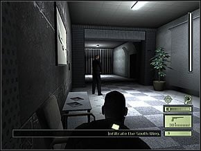 Tutaj użyj drugiej butelki, by spokojnie przedostać się do drzwi przy naprzeciwległej ścianie, po lewo (za kolumną, dalej niż miejsce, w którym stoi strażnik, musisz więc rzucić w prawo, najlepiej za drugą kolumnę) - Etap 1 (2) | Defense Ministry | Tom Clancys Splinter Cell - Tom Clancys Splinter Cell - poradnik do gry