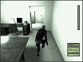 Możesz zabrać apteczkę ze ściany i od razu podejść do komputera w przeciwległym końcu holu, gdzie znajdziesz kod do zamka cyfrowego przy drzwiach obok - Etap 2 (1) | CIA HQ | Tom Clancys Splinter Cell - Tom Clancys Splinter Cell - poradnik do gry