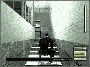 Zabierz nową pukawkę oraz naboje do niej z szafki, po czym wyjdź na znany już ciemny korytarz - Etap 2 (1) | CIA HQ | Tom Clancys Splinter Cell - Tom Clancys Splinter Cell - poradnik do gry