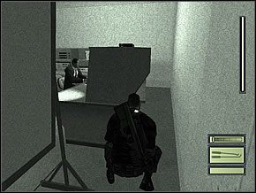 Możesz posłuchać rozmowy i poczekać, aż jeden wyjdzie z sali, co wydaje się być bezpieczniejszym rozwiązaniem - Etap 3 (1) | CIA HQ | Tom Clancys Splinter Cell - Tom Clancys Splinter Cell - poradnik do gry