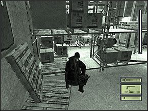 Wbiegnij po schodach w dół i skręć w prawo, w stronę skrzyń - Etap 3 (1) | Chinese Ambassy | Tom Clancys Splinter Cell - Tom Clancys Splinter Cell - poradnik do gry