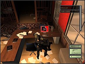 Nie czekając ani chwili, przejdź przed biurko i potem w lewo, w stronę podwójnych drzwi - Etap 3 (2) | Chinese Ambassy | Tom Clancys Splinter Cell - Tom Clancys Splinter Cell - poradnik do gry