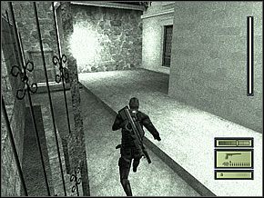 Tam po prawej znajdziesz ciemne płótno zasłaniające wejście do piwniczki - Etap 1 (2) | Presidental Palace | Tom Clancys Splinter Cell - Tom Clancys Splinter Cell - poradnik do gry