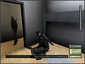 Rzuć puszkę w stronę korytarza, z którego przyszedłeś, by strażnik poszedł tam w poszukiwaniu sprawcy hałasu - Etap 2 (3) | Kalinatek | Tom Clancys Splinter Cell - Tom Clancys Splinter Cell - poradnik do gry