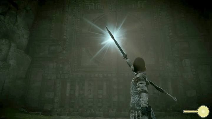 Dzierżąc miecz, użyj promieni (R1) wycelowanych we wrota, aby je otworzyć - Kolos 16 - Malus | Solucja Shadow of the Colossus - Shadow of the Colossus - poradnik do gry