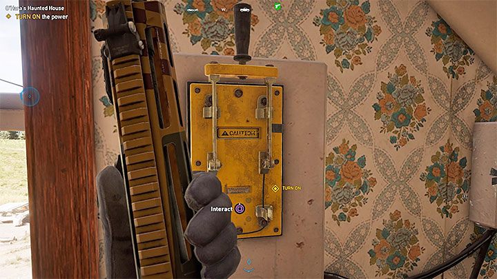 Zeskoczenie na rusztowanie pozwoli ci przejść przez okiennicę i znaleźć się na piętrze budynku - Lokacje kultu i skrytki prepperskie | Dolina Holland | Solucja Far Cry 5 - Far Cry 5 - poradnik do gry