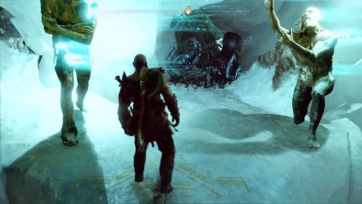Po walce, wespnij się po okolicznej wnęce wyżej i zniszcz korzenie między dwoma statuami - God Of War: Choroba - solucja, opis przejścia - God Of War - poradnik do gry