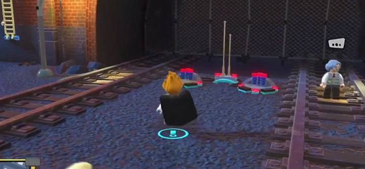 Tam, na końcu torów, przy wjeździe do tunelu znajdują się dwa przełączniki na ziemi - Dzielnica Przemysłowa| Wyzwania, sekrety i złote klocki w grze LEGO Iniemamocni - LEGO Iniemamocni - poradnik do gry