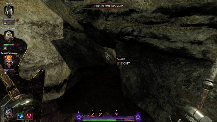 Pierwszą odnajdziesz od razu po zeskoczeniu do lokacji - po prostu obróć się i zlokalizuj świecę między skałami - Grymuary w akcie III gry Warhammer Vermintide 2 - Warhammer Vermintide 2 - poradnik do gry