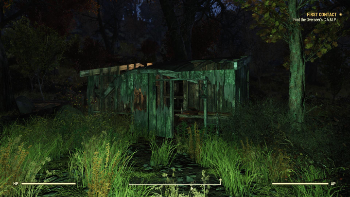 Wypatruj w lesie małego, zniszczonego domku. - Dobra broń na start w Fallout 76 - Fallout 76 - poradnik do gry