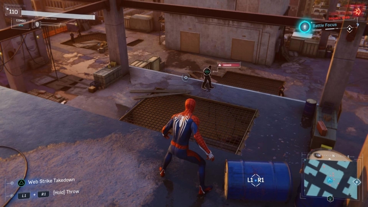 Rozpoczynacie to starcie w ukryciu i powinniście to wykorzystać do wykonywania ataków ogłuszających na przeciwnikach - Marvels Spider-Man: Kryjówka Fiska (Fisk Hideout) - solucja, opis przejścia - Marvels Spider-Man - poradnik do gry