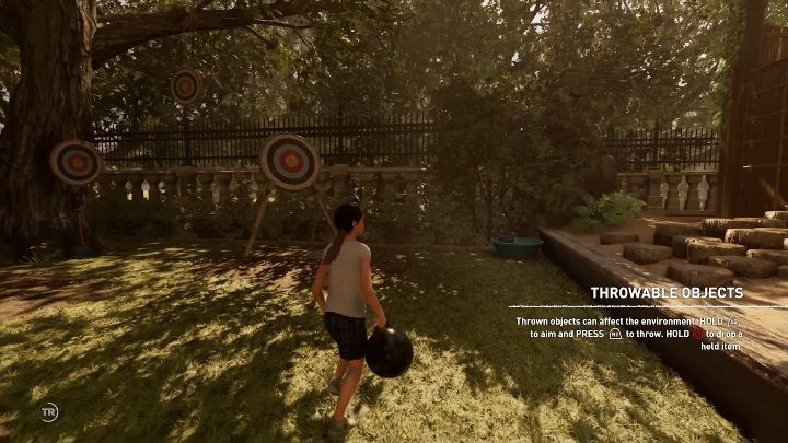 Pierwsze trzy tarcze do rzucania znajdują się zaraz za punktem pojawienia się młodej Lary - Wyzwania w Posiadłości Croftów | Sekrety w Shadow of the Tomb Raider - Shadow of the Tomb Raider - poradnik do gry