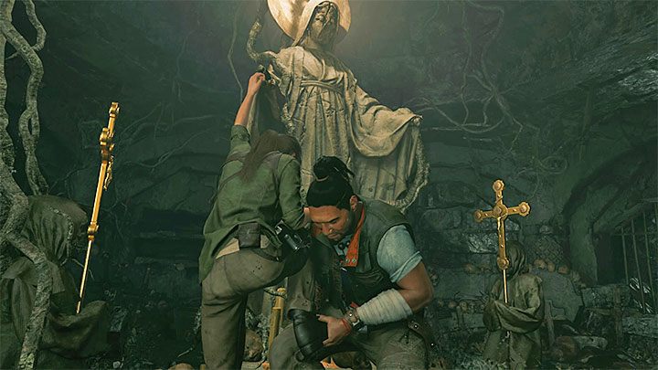 Podejdź do Jonaha i wciśnij przycisk rozmowy - Jak rozwiązać zagadkę z drogą krzyżową pod biblioteką w San Juan? | Tomb Raider - Shadow of the Tomb Raider - poradnik do gry