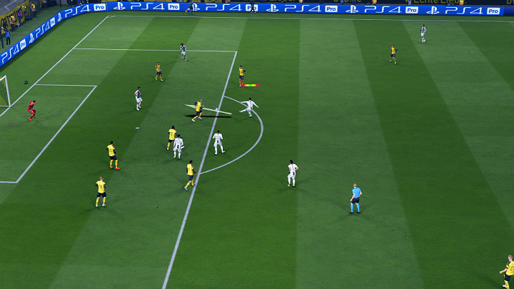 Klasyczny, mocny strzał to często najprostszy i najlepszy sposób na wykończenie akcji - Strzelanie goli, atak w FIFA 19 - FIFA 19 - poradnik do gry