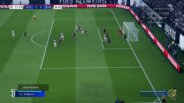 Przy rozgrywaniu piłki z rzutu wolnego możesz także wybrać zawodnika do którego zagranie będzie adresowane - Stałe fragmenty gry w FIFA 19 - FIFA 19 - poradnik do gry