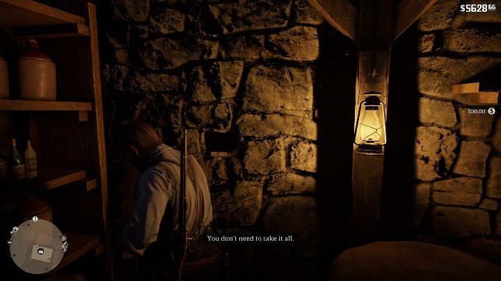 W piwnicy ponowie zagroź sprzedawcy, dzieki temu powie ci on gdzie chowają pieniądze - Red Dead Redemption 2: Napady na sklepy - jak obrabować? Lista, lokacje, mapy - Red Dead Redemption 2 - poradnik do gry