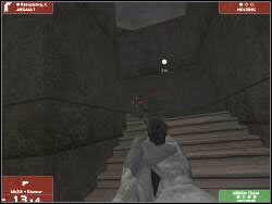 Po dotarciu do tych schodów pochyl się lekko w prawo i zacznij POWOLI iść na górę - Zadanie 3 - OPIS PRZEJŚCIA - Tom Clancys Rainbow Six 3: Raven Shield - poradnik do gry