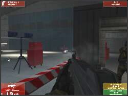 Będziesz musiał pozbyć się zaledwie jednego przeciwnika tak więc nie powinieneś mieć z nim większych problemów - Zadanie 5 - OPIS PRZEJŚCIA - Tom Clancys Rainbow Six 3: Raven Shield - poradnik do gry