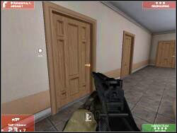 Co prawda domyślny plan tego nie wskazuje aczkolwiek DOBRZE BY BYŁO oczyścić widoczne na screenie pomieszczenia (zresztą wszystkie, które napotkasz po drodze) - Zadanie 6 - OPIS PRZEJŚCIA - Tom Clancys Rainbow Six 3: Raven Shield - poradnik do gry