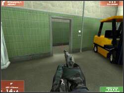 Po załatwieniu terrorystów skieruj się na drugi koniec pomieszczenia - Zadanie 7 - OPIS PRZEJŚCIA - Tom Clancys Rainbow Six 3: Raven Shield - poradnik do gry