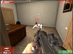 Musisz tu uważać, co prawda znajduje się tu pojedynczy terrorysta, ale celuje dokładnie w drzwi, przez które przejdziesz - Zadanie 12 - OPIS PRZEJŚCIA - Tom Clancys Rainbow Six 3: Raven Shield - poradnik do gry