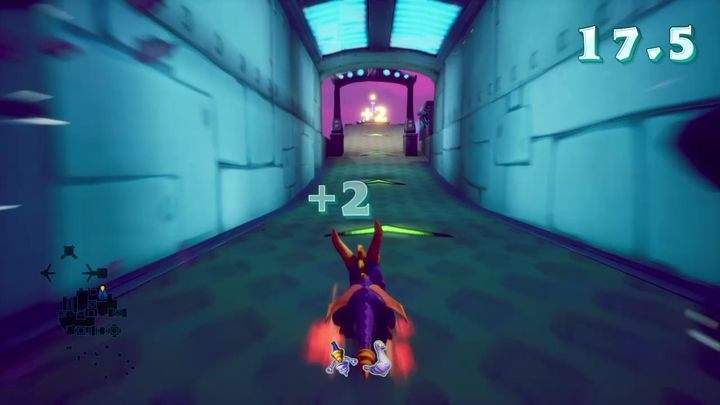 Gdy tylko zobaczysz robotników trzymających znaki, skieruj się w ich stronę - Miejski Szlak - Solucja Spyro 2 Riptos Rage! - Spyro Reignited Trilogy - poradnik do gry