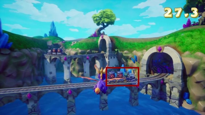 Po rozpoczęciu poziomu natychmiast skieruj się do pociągu, który znajduje się bliżej ciebie - Słoneczny Szlak - Solucja Spyro the Dragon - Spyro Reignited Trilogy - poradnik do gry