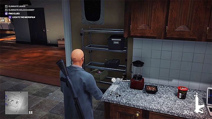 Jest też szansa, że list od Janusa może leżeć na ladzie w kuchni, czyli w pomieszczeniu monitoringu - Gdzie znaleźć trzy wskazówki w Zatoczka Whittleton? | Hitman 2 - Hitman 2 - poradnik do gry
