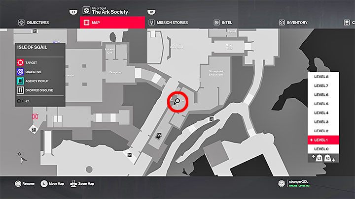 Token leży na półce na tyłach sali pokazowej (Stronghold Showroom) - Jak łatwo zebrać 10 unikalnych monet (pamiątkowych tokenów)? | Hitman 2 - Hitman 2 - poradnik do gry