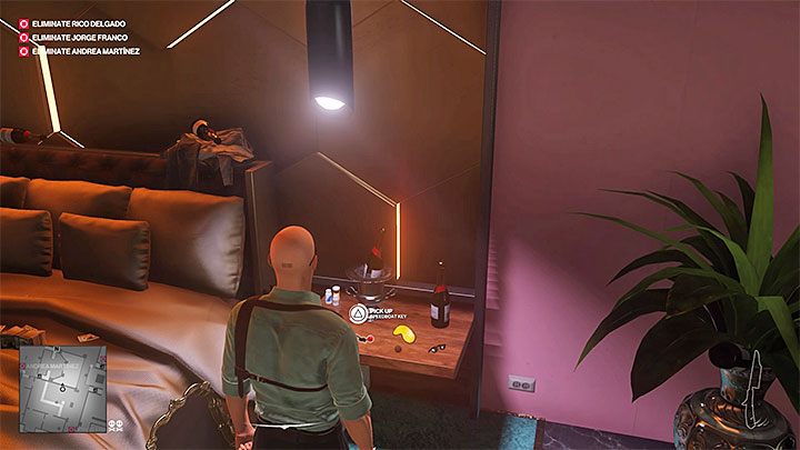 Klucz do motorówki jest na piętrze posiadłości - Opuszczenie Santa Fortuny w misji Trzygłowy wąż w Hitman 2 - Hitman 2 - poradnik do gry
