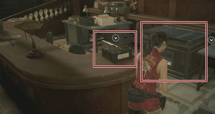 Zwróć uwagę, że Główny hol jest bezpieczną strefą - nie wejdzie tu żaden zombie i jesteś tu całkiem bezpieczny (do czasu spotkania Tyranta - po zwiedzeniu podziemi budynku [zebraniu medalionów]) - Prolog | Posterunek policji w Resident Evil 2 - Resident Evil 2 - poradnik do gry