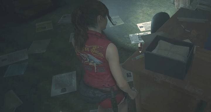 Bezpiecznik leży na rogu biurka - Spotkaj się z gościem (narzędzie skrawające) | Posterunek policji w RE2 - Resident Evil 2 - poradnik do gry