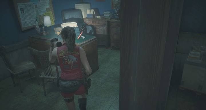 Pokrętło zaworu na biurku w pomniejszym gabinecie - Spotkaj się z gościem (narzędzie skrawające) | Posterunek policji w RE2 - Resident Evil 2 - poradnik do gry