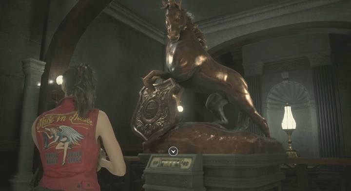 Posąg jednorożca za biblioteką - Zbierz 3 medaliony | Posterunek policji w Resident Evil 2 - Resident Evil 2 - poradnik do gry