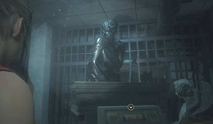 Posąg damy z trzecim medalionem - Zbierz 3 medaliony | Posterunek policji w Resident Evil 2 - Resident Evil 2 - poradnik do gry
