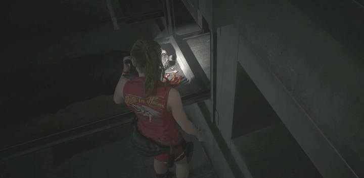 Trafisz na parking policyjny - Parking policyjny - Claire | Posterunek policji w Resident Evil 2 - Resident Evil 2 - poradnik do gry