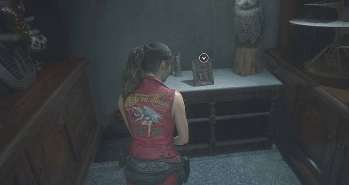 Wyjdź z gabinetu przez otwarte drzwi - Zdobycie identyfikatora i ucieczka | Posterunek policji w Resident Evil 2 - Resident Evil 2 - poradnik do gry