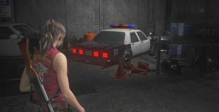 Wóz na parkingu - zajrzyj do bagażnika, gdy otworzysz samochód pilotem - Jak odblokować wszystkie bronie w Resident Evil 2? - Resident Evil 2 - poradnik do gry