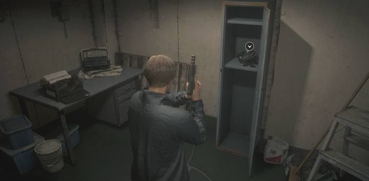 Przy drabinie prowadzącej z podziemi na parking policyjny znajduje się punkt zapisu - Wszystkie ulepszenia ekwipunku w Resident Evil 2 - Resident Evil 2 - poradnik do gry