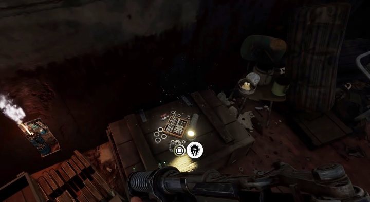 Gdy wejdziesz do barki znajdziesz skrzynię, a na niej ulepszenie do latarki - Metro Exodus: Morze Kaspijskie - Ulepszenia, mapa, lista - Metro Exodus - poradnik do gry