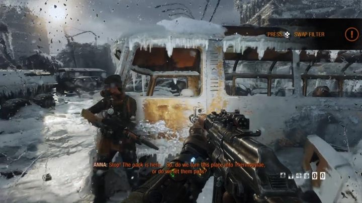 Wystarczy, że będziesz cały szedł za swoją towarzyszką, a po chwili oboje wyjdziecie na zewnątrz - Metro Exodus: Podróż z Anną po mieście, Moskwa - solucja - Metro Exodus - poradnik do gry