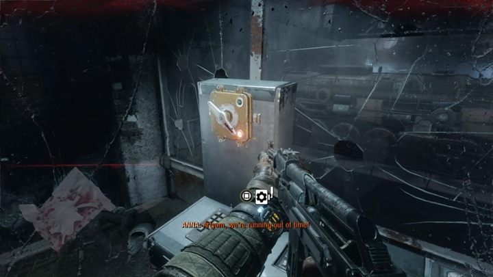 Skorzystaj z przełącznika na górze, a następnie broń się przed atakami wrogów - Metro Exodus: Wewnątrz wrogiej bazy, Moskwa - solucja - Metro Exodus - poradnik do gry
