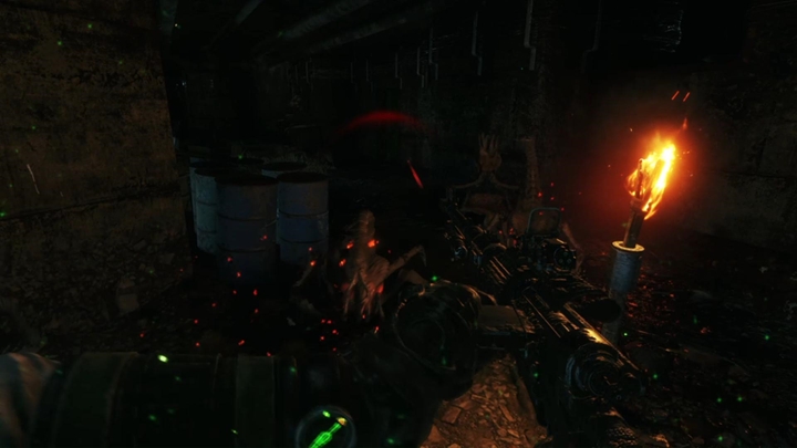 Wejdź do starego tunelu i przegnaj wielkie pająki z pomocą latarki - Metro Exodus: Droga na tamę i spotkanie z Aloszą, Tajga - solucja - Metro Exodus - poradnik do gry