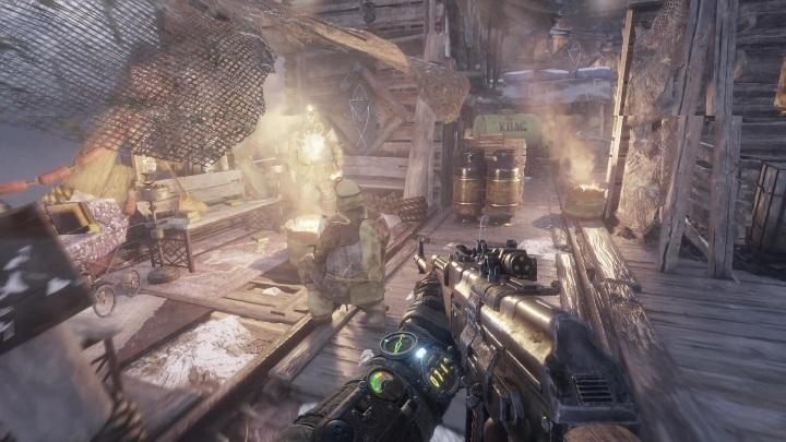 Jeśli natkniesz się na wrogów próbuj odciągnąć ich uwagę za pomocą puszek - Metro Exodus: Baza kultystów, Wołga - solucja - Metro Exodus - poradnik do gry