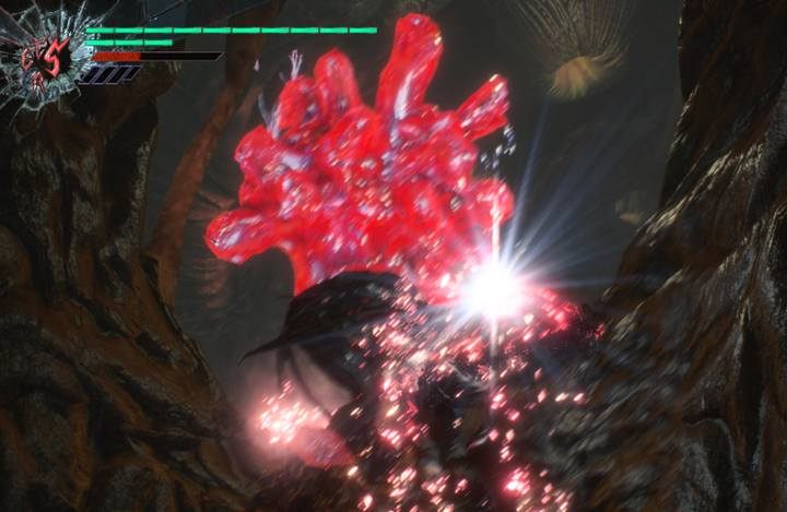 Jedno z dużych drzew w grze; użyj nawet specjalnych umiejętności, by zebrać z niego jak najwięcej kul - Jak zdobywać czerwone kule w Devil May Cry 5? - Devil May Cry 5 - poradnik do gry