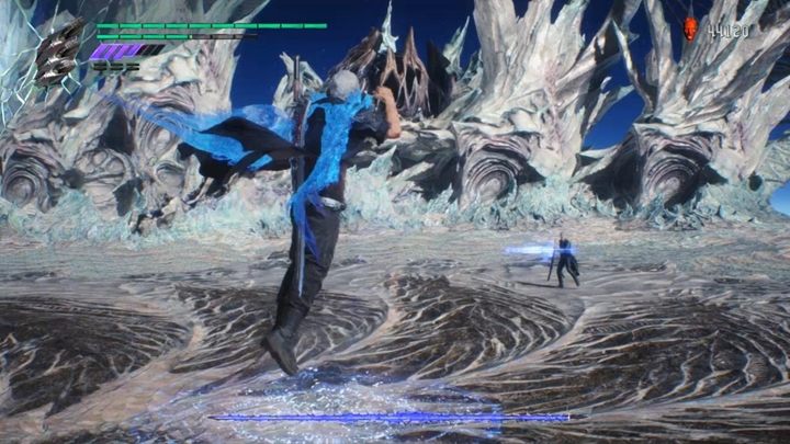 W początkowych momentach walki, musisz bazować na psotniku lub odskokach i doskakiwać do wroga, wykonując przy tym mnóstwo uników - Vergil - Boss w Devil May Cry 5 - Devil May Cry 5 - poradnik do gry